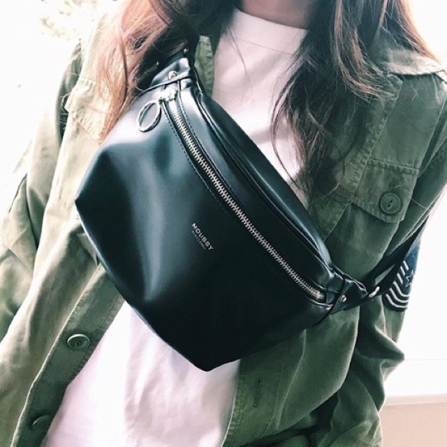 ウエストバッグ即完売品!‼︎MOUSSY waist&shoulder BAG♡ボディーバッグ