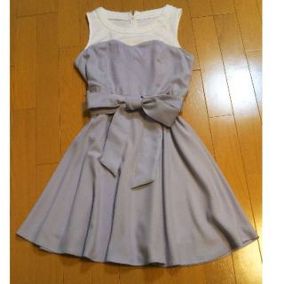 セシルマクビー(CECIL McBEE)の新品♪白と藤色のワンピース(ひざ丈ワンピース)