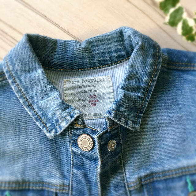 ZARA KIDS(ザラキッズ)の✨みい様✨ZARA babygirl 98 デニムジャケット キッズ/ベビー/マタニティのキッズ服女の子用(90cm~)(ジャケット/上着)の商品写真