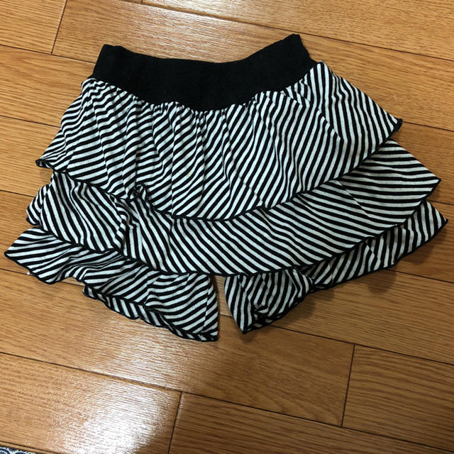 ボーダーフリルショートパンツ 110cm キッズ/ベビー/マタニティのキッズ服女の子用(90cm~)(パンツ/スパッツ)の商品写真