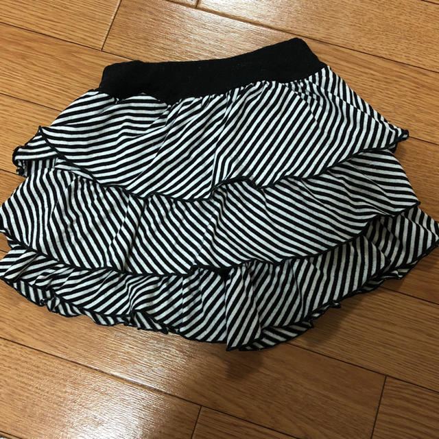 ボーダーフリルショートパンツ 110cm キッズ/ベビー/マタニティのキッズ服女の子用(90cm~)(パンツ/スパッツ)の商品写真