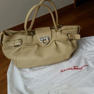 フェラガモ(Ferragamo)のフェラガモバッグ(ショルダーバッグ)