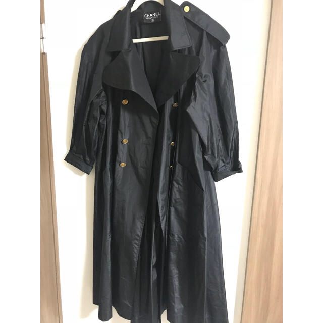 CHANEL(シャネル)のCHANEL スプリングコート 黒 ブラック レディースのジャケット/アウター(スプリングコート)の商品写真