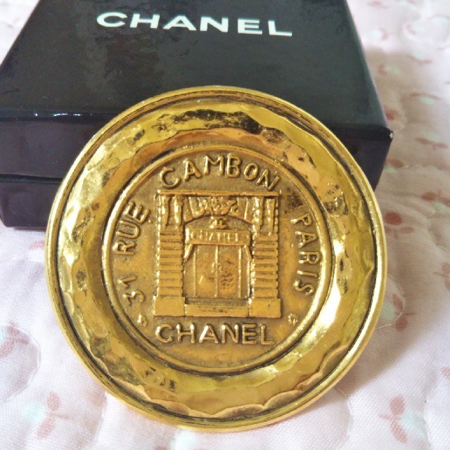 CHANEL(シャネル)のCHANELブローチ レディースのアクセサリー(ブローチ/コサージュ)の商品写真