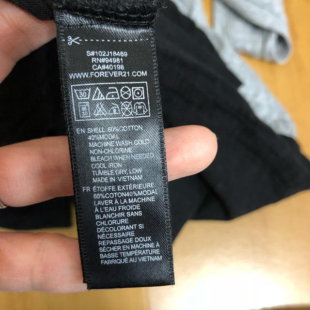 FOREVER 21(フォーエバートゥエンティーワン)のモノトーンタンクトップ レディースのトップス(タンクトップ)の商品写真