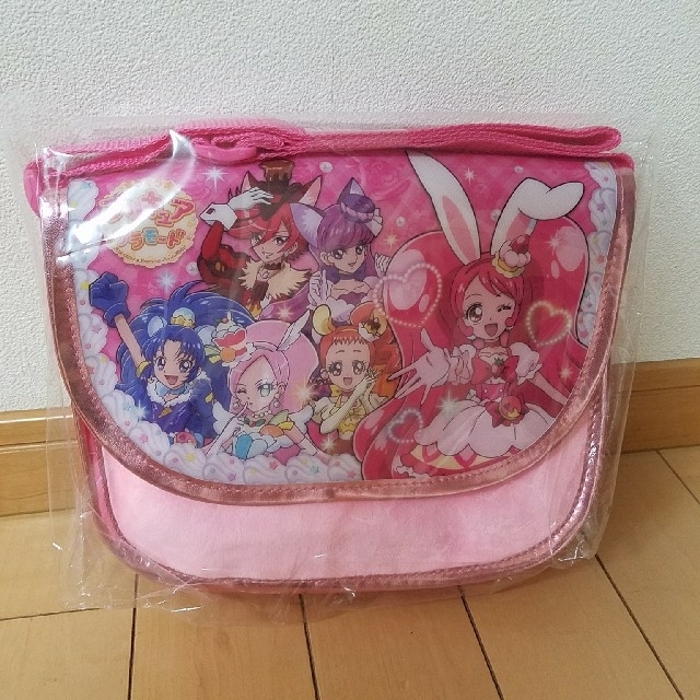 新品☆プリキュア　アラモード 肩かけ バッグ　 エンタメ/ホビーのおもちゃ/ぬいぐるみ(キャラクターグッズ)の商品写真