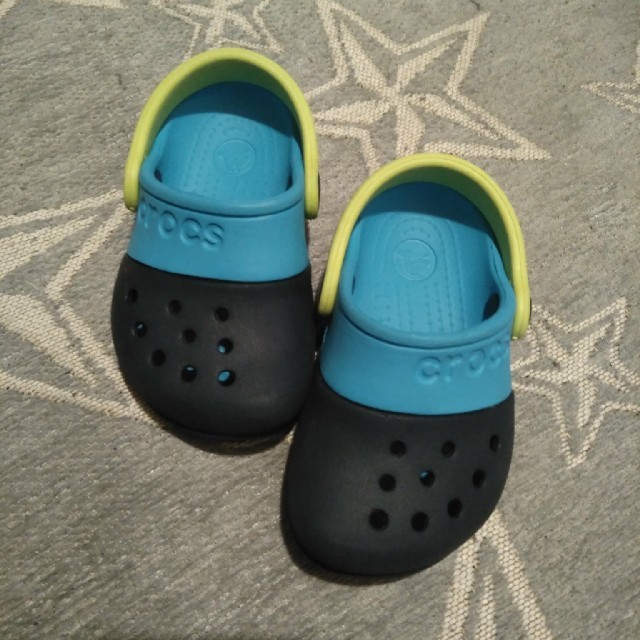 crocs(クロックス)のcrocs キッズ/ベビー/マタニティのベビー靴/シューズ(~14cm)(サンダル)の商品写真