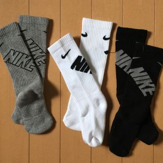 ナイキ ハイソックス ホワイト 白色系 の通販 17点 Nikeを買うならラクマ