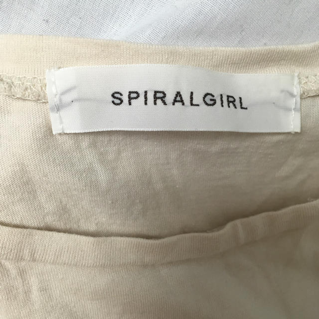 SPIRAL GIRL(スパイラルガール)のSPIRALGIRL  Tシャツ ベージュ レディースのトップス(Tシャツ(半袖/袖なし))の商品写真