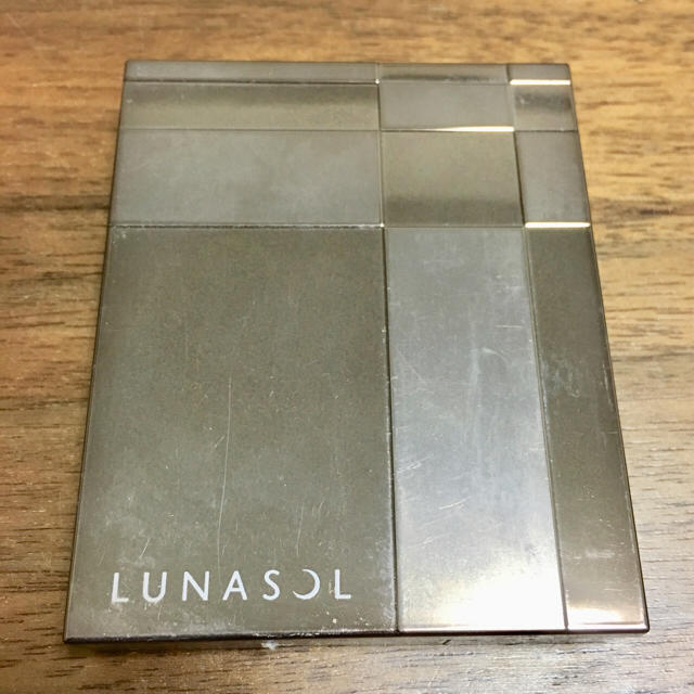 LUNASOL(ルナソル)の【限定色】LUNASOL シアーコントラストアイズ コスメ/美容のベースメイク/化粧品(アイシャドウ)の商品写真