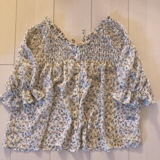 ダブルクローゼット(w closet)のwcloset 小花柄ブラウス(シャツ/ブラウス(半袖/袖なし))