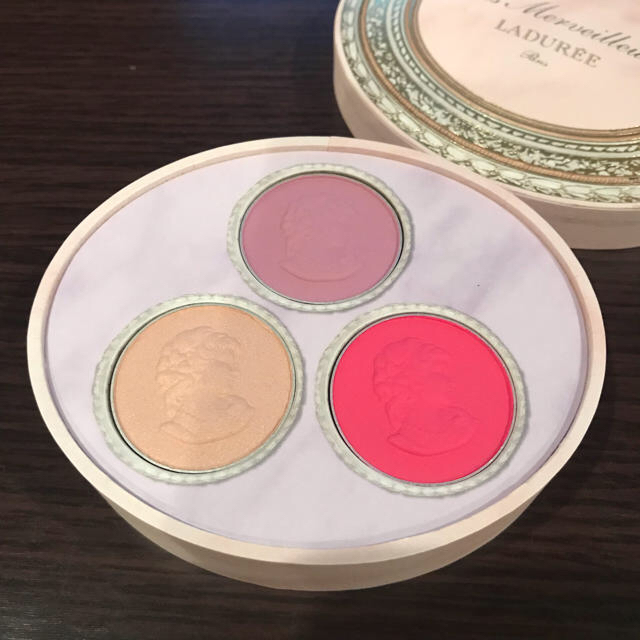 LADUREE(ラデュレ)のラデュレ チークカラーパレット 未使用 コスメ/美容のベースメイク/化粧品(チーク)の商品写真