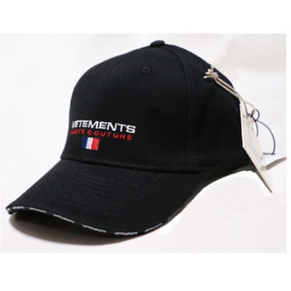 バレンシアガ(Balenciaga)の即発送VETEMENTS Logo-embroidered canvas cap(その他)