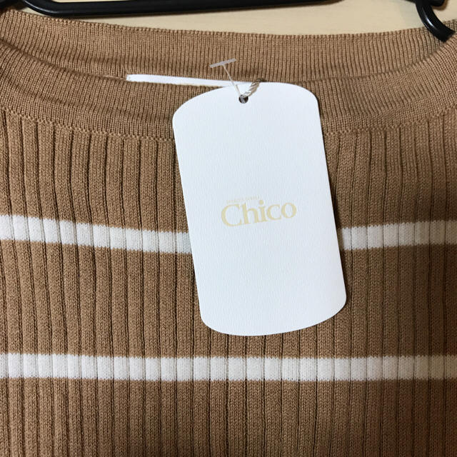 who's who Chico(フーズフーチコ)のボートネックフリルニット WHO'S WHO Chico レディースのトップス(ニット/セーター)の商品写真