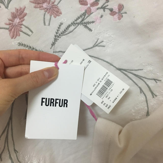 fur fur(ファーファー)のタグ付き エンブロイダリートップス レディースのトップス(シャツ/ブラウス(半袖/袖なし))の商品写真