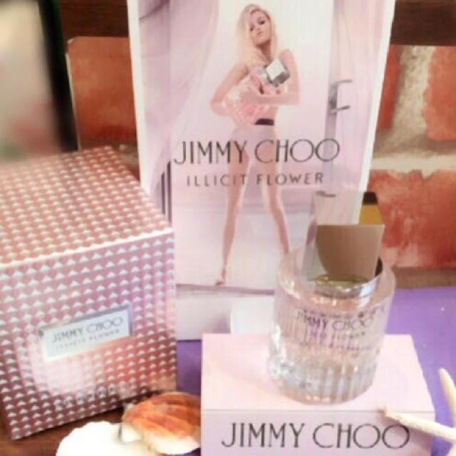 JIMMY CHOO(ジミーチュウ)のもえか様御専用です＊ジミーチュウ イリシットフラワー オードトワレ40ml コスメ/美容の香水(香水(女性用))の商品写真