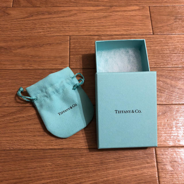 Tiffany & Co.(ティファニー)のブランド紙袋 ティファニー 小箱付き レディースのバッグ(ショップ袋)の商品写真