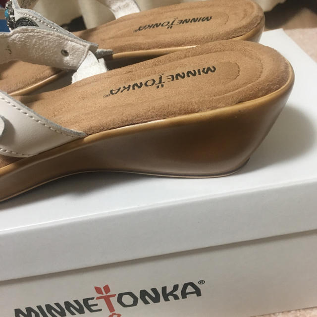 Minnetonka(ミネトンカ)の【新品未使用】ミネトンカ  ボカ スライドⅡ 大人気商品 レディースの靴/シューズ(サンダル)の商品写真