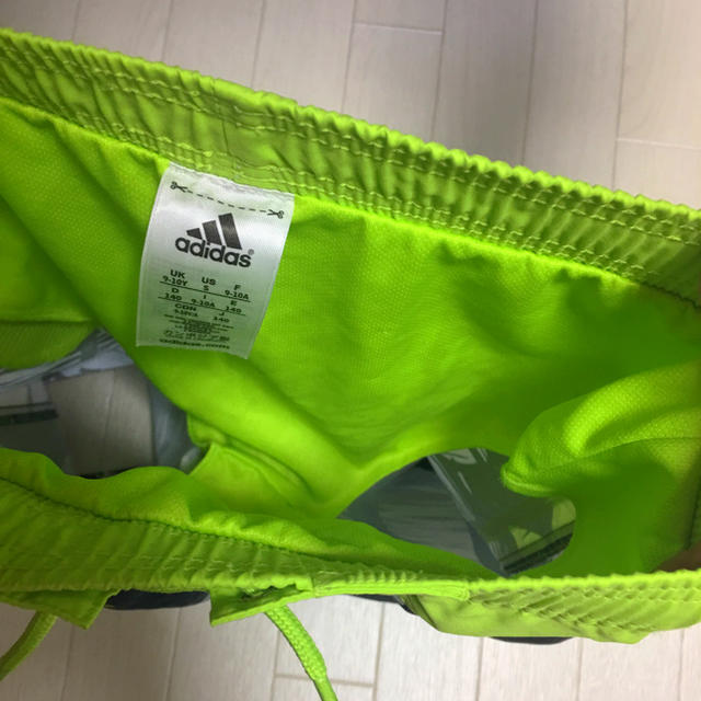 adidas(アディダス)のadidas アディダス 140サイズ 水着 スイムウェア インナー付き キッズ/ベビー/マタニティのキッズ服男の子用(90cm~)(水着)の商品写真