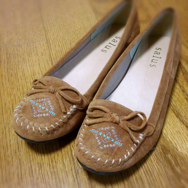 新品♡スエード調モカシン♡24cm レディースの靴/シューズ(ハイヒール/パンプス)の商品写真