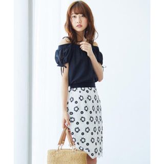 レッセパッセ(LAISSE PASSE)の【ハムハム様専用】今期新品タグ付♡レッセパッセ♡肩レースオフショルブラウス(シャツ/ブラウス(半袖/袖なし))