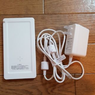 DOCOMO　ワイヤレスチャージャーSH03(バッテリー/充電器)