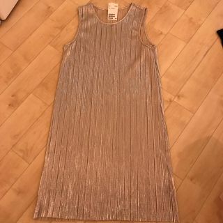 エイチアンドエム(H&M)のドレス ワンピース(ひざ丈ワンピース)