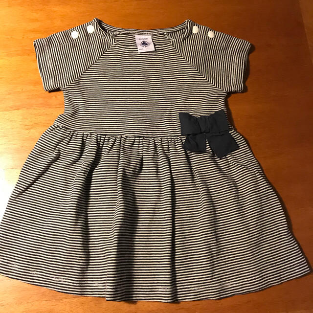 PETIT BATEAU(プチバトー)のプチバトー ワンピース 67cm 6m ボーダー リボン キッズ/ベビー/マタニティのベビー服(~85cm)(ワンピース)の商品写真