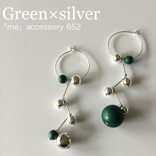 アバハウス(ABAHOUSE)の652 グリーン×シルバー アシメフープピアス(ピアス)