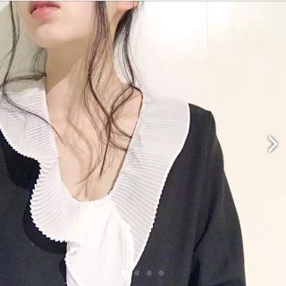 ザラ(ZARA)のモノトーン フリルワンピース(ミニワンピース)