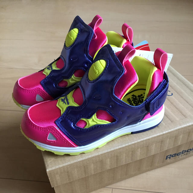 Reebok(リーボック)のリーボック  キッズ/ベビー/マタニティのキッズ靴/シューズ(15cm~)(スニーカー)の商品写真