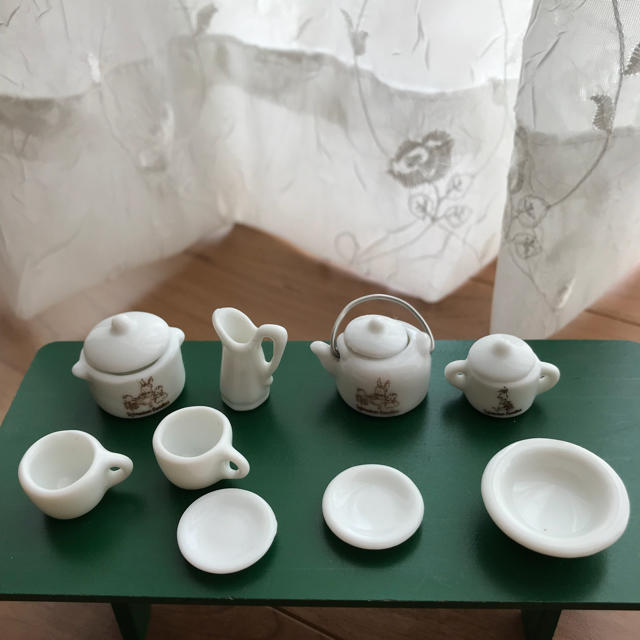 EPOCH(エポック)の陶器の食器セット シルバニアファミリー エンタメ/ホビーのおもちゃ/ぬいぐるみ(キャラクターグッズ)の商品写真