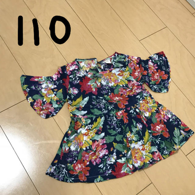 値下げ☆フラワープリント ブラウス 110 キッズ/ベビー/マタニティのキッズ服女の子用(90cm~)(ブラウス)の商品写真