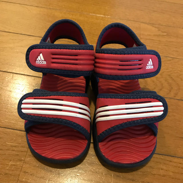 adidas(アディダス)のまめさん様専用❁アディダス サンダル 13.0 赤 キッズ/ベビー/マタニティのベビー靴/シューズ(~14cm)(サンダル)の商品写真