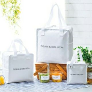 GLOW2017年8月号付録
DEAN&DELUCA  保冷バッグ 3個セット．(弁当用品)