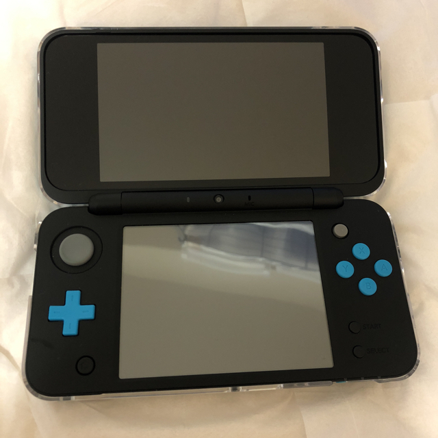 ニンテンドー2DS(ニンテンドー2DS)のnew 2DS LL ブラック ターコイズ セット エンタメ/ホビーのゲームソフト/ゲーム機本体(携帯用ゲーム機本体)の商品写真