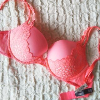 ヴィクトリアズシークレット(Victoria's Secret)の蛍光色 ブラ 32DD ヴィクトリアシークレット(ブラ)