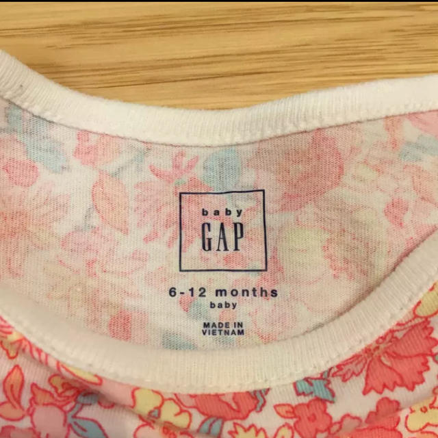 babyGAP(ベビーギャップ)のbaby gap  ロンパース  花柄 ピンク 6-12m 70㎝ キッズ/ベビー/マタニティのベビー服(~85cm)(ロンパース)の商品写真