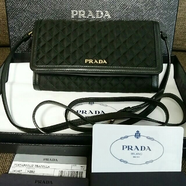 プラダ PRADA ショルダーストラップ付き ウォレット