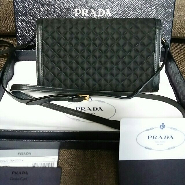 PRADA(プラダ)のプラダ PRADA ショルダーストラップ付き ウォレット レディースのファッション小物(財布)の商品写真