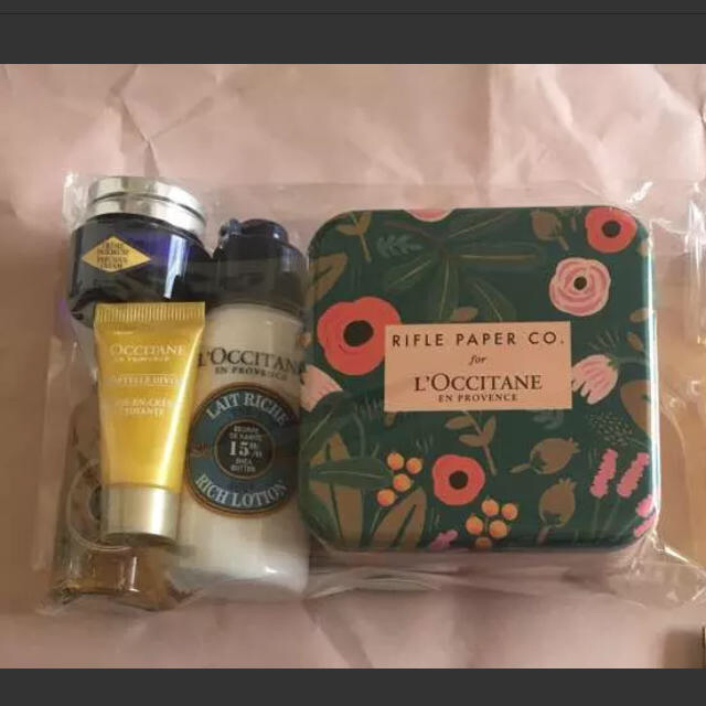 L'OCCITANE(ロクシタン)のロクシタン ギフトセット JALアメニティ付き コスメ/美容のスキンケア/基礎化粧品(美容液)の商品写真