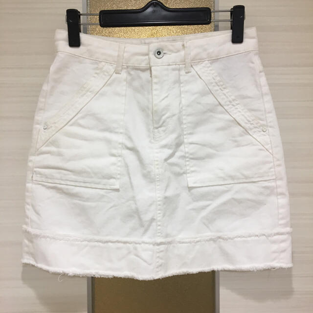 ZARA(ザラ)のゆう様専用 ZARA ホワイトデニムスカート レディースのスカート(ミニスカート)の商品写真