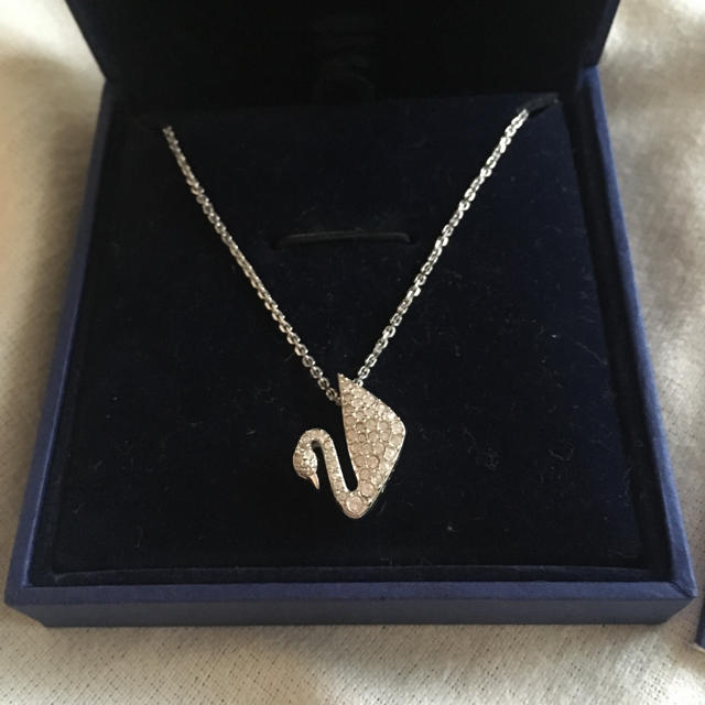 ります SWAROVSKI ネックレスの通販 by BRAND BUYBUY|スワロフスキー