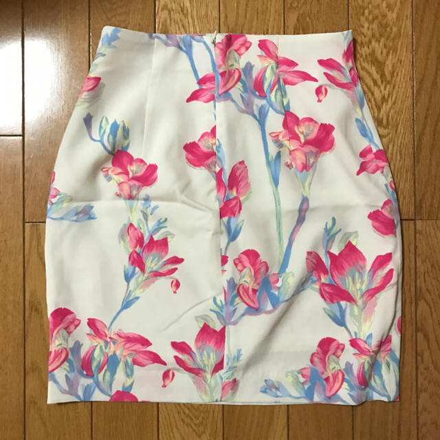 MERCURYDUO(マーキュリーデュオ)のマーキュリーデュオ 花柄タイトスカート  レディースのスカート(ミニスカート)の商品写真