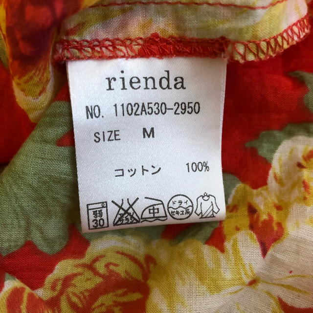 rienda(リエンダ)の【rienda】フラワー プリント シャツ デザインボタン オレンジ レッド レディースのトップス(シャツ/ブラウス(長袖/七分))の商品写真