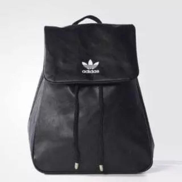 adidas(アディダス)のアディダスオリジナルス  PUレザー シンプルリュック完売品 レディースのバッグ(リュック/バックパック)の商品写真