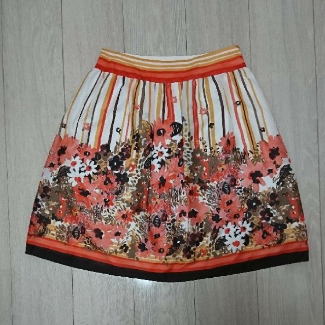 SunaUna(スーナウーナ)の美品♥️スーナウーナ  花柄スカート レディースのスカート(ひざ丈スカート)の商品写真