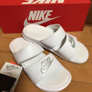 ナイキ(NIKE)の新品 タグ付き NIKE ベナッシ デュオ 24cm 白(サンダル)