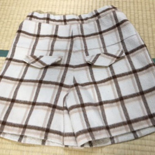 【美品】マタニティ ウール混 シャギーチェック柄ショートパンツ キッズ/ベビー/マタニティのマタニティ(マタニティボトムス)の商品写真