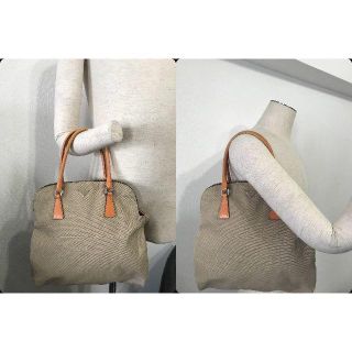 プラダ(PRADA)の●12万プラダ型押しレザー革＆キャンパスカナパ大き目トートバッグ異形●良美↑(トートバッグ)